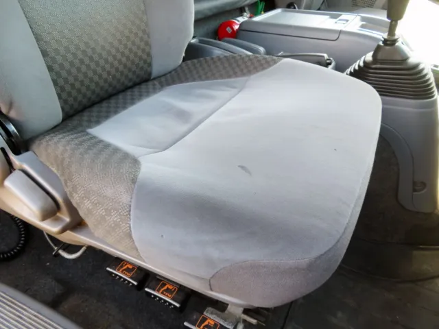 いすゞ フォワード 2RG-FRR90T2(2WD)の写真32