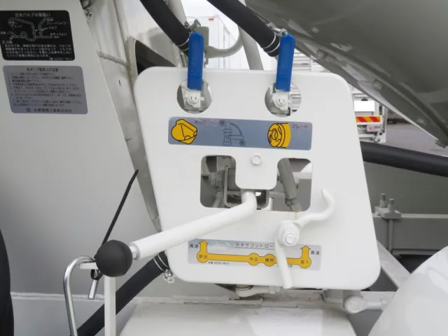 三菱 ファイター 2KG-FK72F(2WD)の写真13