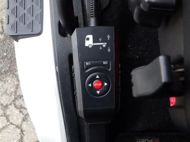 エアサスのコントローラーです。|三菱 スーパーグレート 2PG-FS74HZの写真15