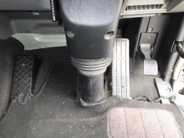 2ペダルです。|三菱 スーパーグレート 2PG-FS74HZの写真17