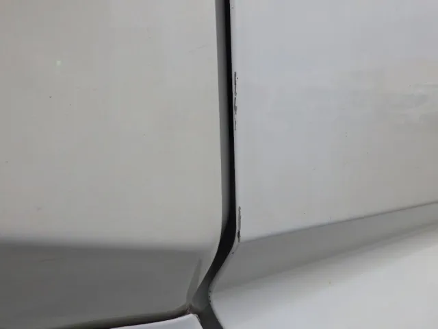 運転席側ドアにキズがあります。(助手席側にもあります)|三菱 スーパーグレート 2PG-FS74HZの写真21