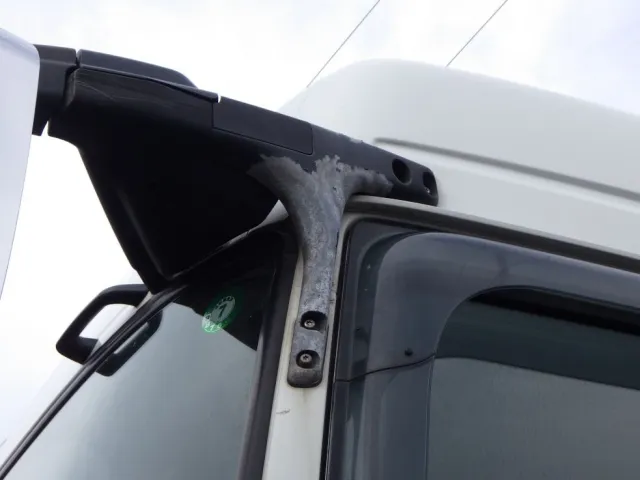 左右のミラーステーに塗装の剝がれがあります。|三菱 スーパーグレート 2PG-FS74HZの写真28