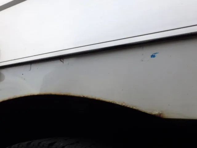 左右のサイドレールにキズ・サビがあります。|三菱 スーパーグレート 2PG-FS74HZの写真35