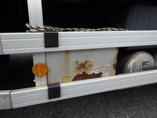 輪留め入れにサビがあります。|三菱 スーパーグレート 2PG-FS74HZの写真36