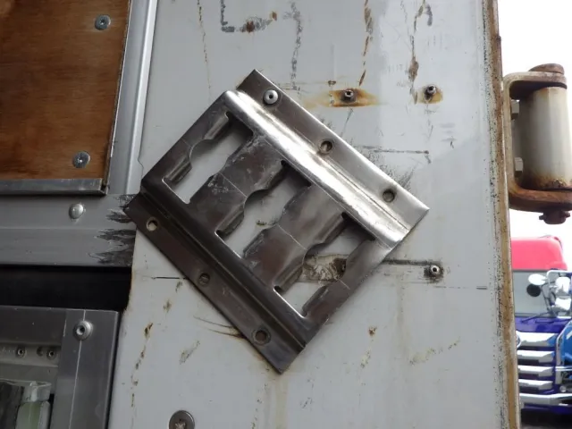 門口のラッシングに外れがあります。|三菱 スーパーグレート 2PG-FS74HZの写真45