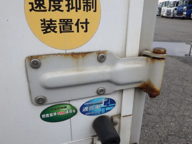 リヤ扉の各ヒンジにサビがあります。|三菱 スーパーグレート 2PG-FS74HZの写真48