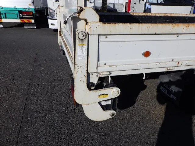 ボディー後方の両サイドにキズ・サビがあります。|いすゞ エルフ TPG-NPR85AR(2WD)の写真29