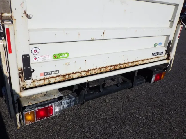 ボディー後方にキズ・サビがあります。|いすゞ エルフ TPG-NPR85AR(2WD)の写真35