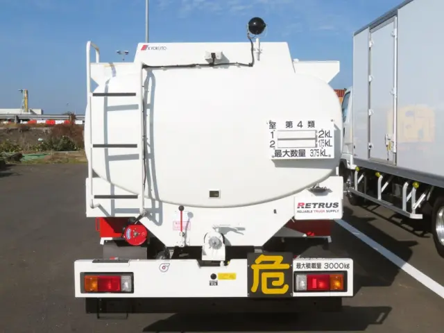 積載物は第二石油類です。|日野 デュトロ 2KG-XZU600E(2WD)の写真21
