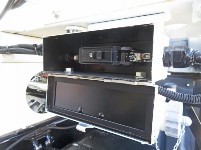 ブレーカー付きです。|日野 デュトロ 2KG-XZU600E(2WD)の写真26
