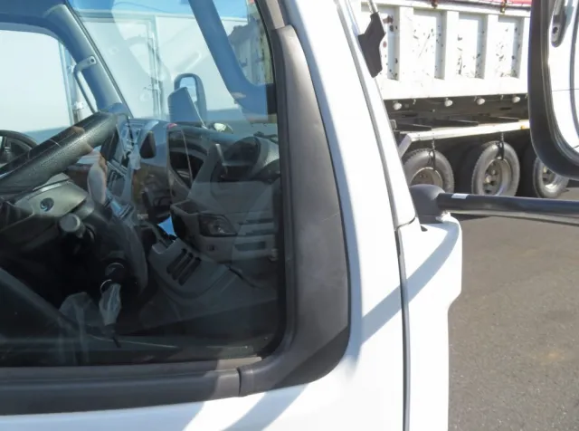 三菱 キャンター 2PG-FEB80(2WD)の写真21