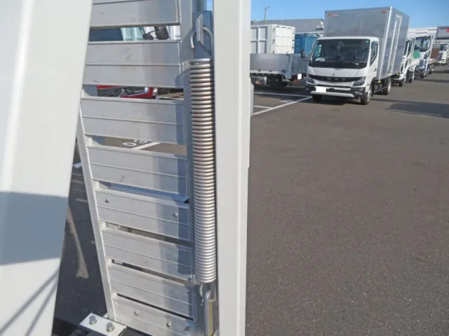 三菱 キャンター 2PG-FEB80(2WD)の写真37