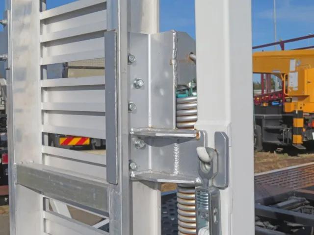 三菱 キャンター 2PG-FEB80(2WD)の写真40