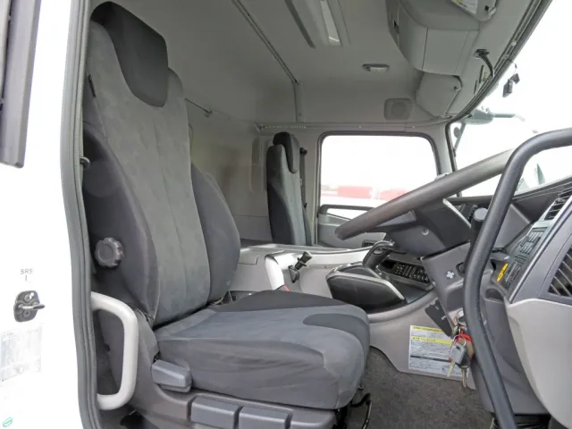 UDトラックス クオン 2PG-CG5CAの写真6