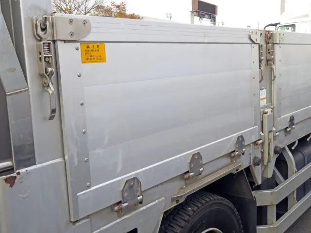 UDトラックス クオン 2PG-CG5CAの写真16