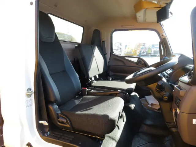 三菱 キャンター 2RG-FEB80(2WD)の写真6