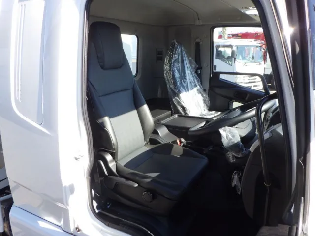 乗車定員は２名です。|三菱 ファイター 2KG-FK62F(2WD)の写真6