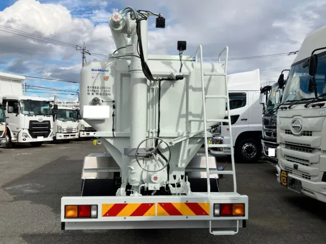 三菱 ファイター 2KG-FK62F(2WD)の写真7