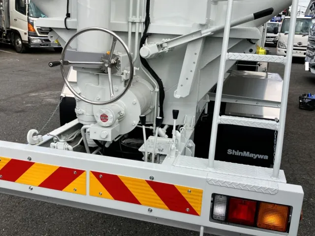 三菱 ファイター 2KG-FK62F(2WD)の写真8