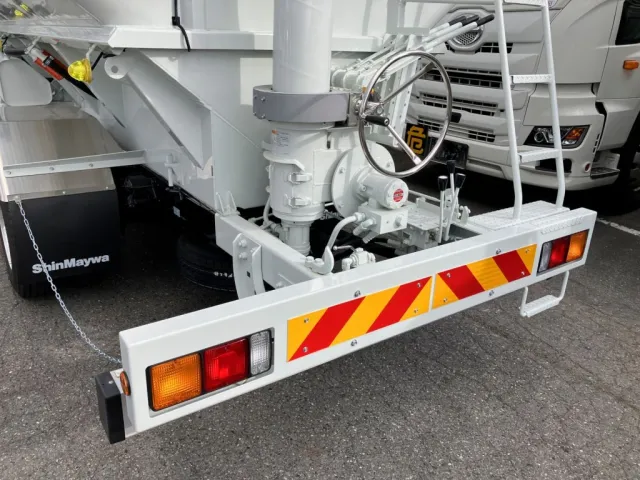 三菱 ファイター 2KG-FK62F(2WD)の写真9