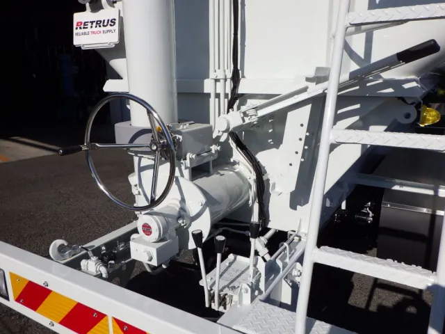 操作レバー等の状態です。|三菱 ファイター 2KG-FK62F(2WD)の写真12