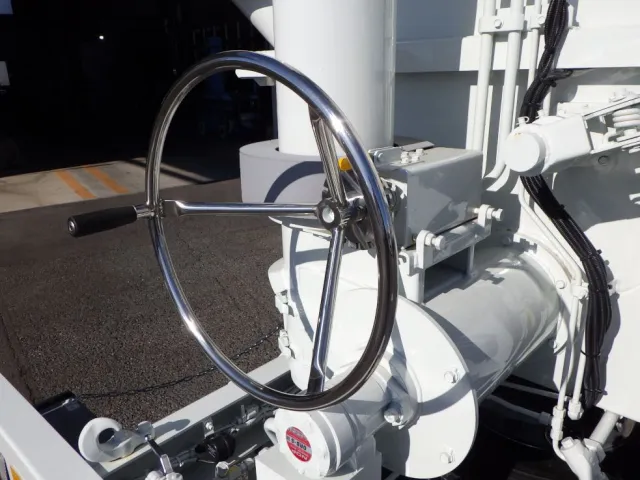 ハンドルはステンレス製です。|三菱 ファイター 2KG-FK62F(2WD)の写真13