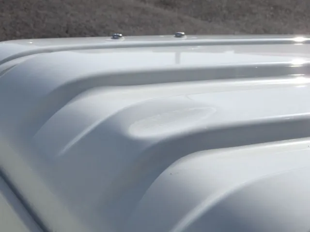 ルーフ後方にヘコミがあります。|三菱 ファイター 2KG-FK62F(2WD)の写真19