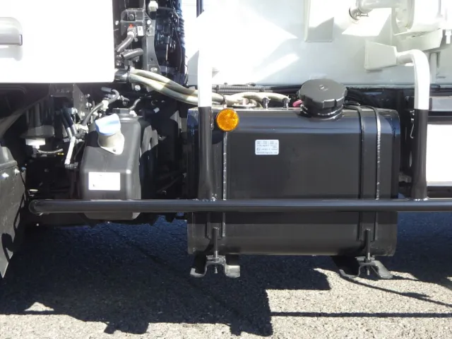 燃料タンクは１００Lです。|三菱 ファイター 2KG-FK62F(2WD)の写真24