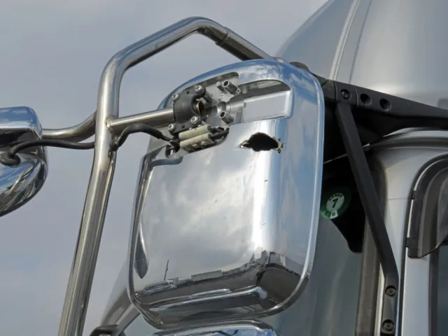 UDトラックス クオン 2PG-CG5CAの写真11