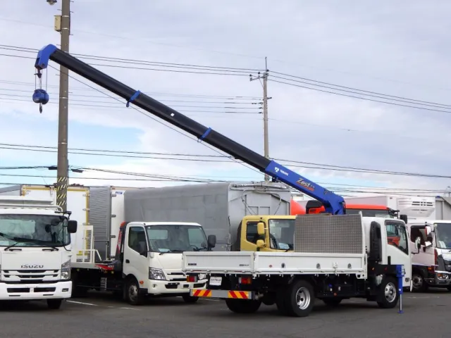 いすゞ エルフ 2RG-NPR88YN(2WD)の写真4