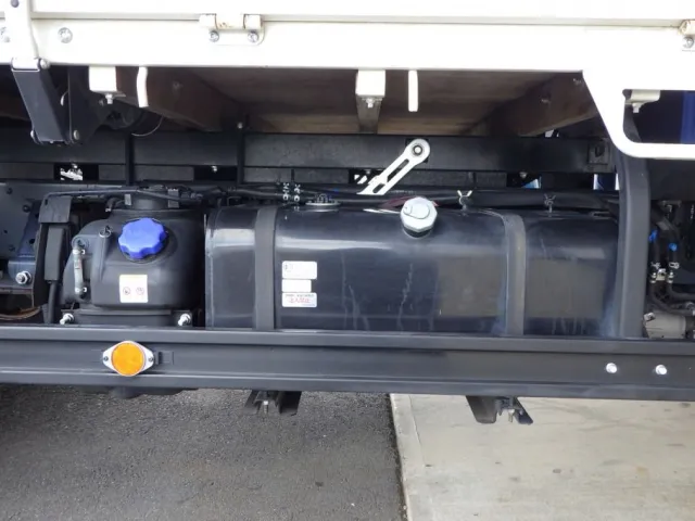 燃料タンクは８７Lです。|いすゞ エルフ 2RG-NPR88YN(2WD)の写真17