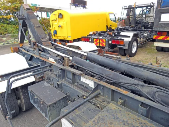 いすゞ フォワード TKG-FRR90S2(2WD)の写真7