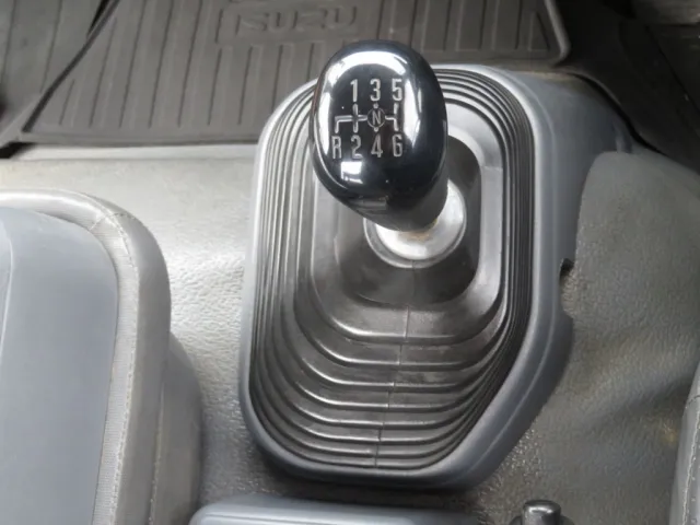 いすゞ フォワード TKG-FRR90S2(2WD)の写真23