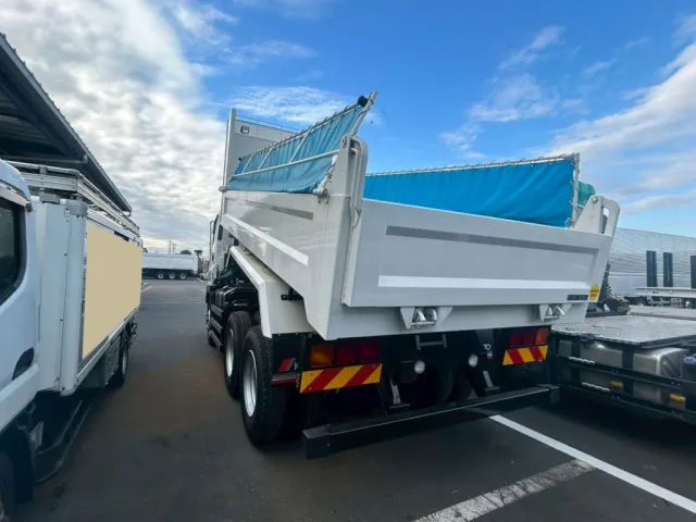 いすゞ ギガ 2RG-CXZ77DTの写真3