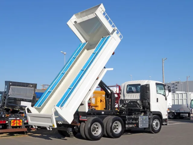 いすゞ ギガ 2RG-CXZ77DTの写真4