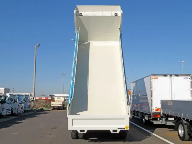いすゞ ギガ 2RG-CXZ77DTの写真7