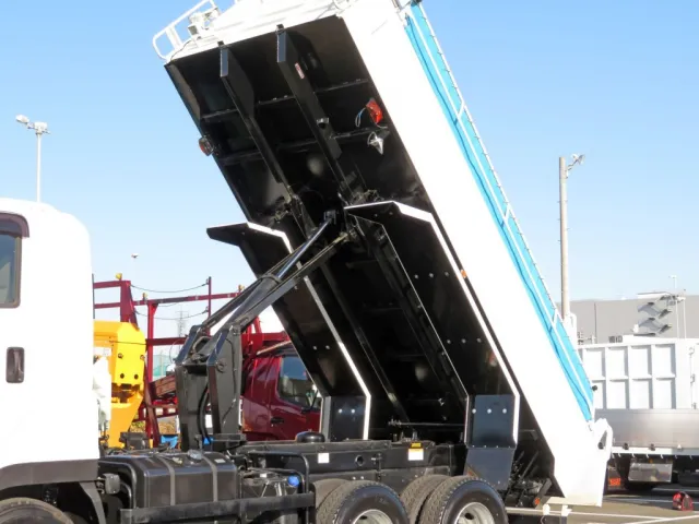 いすゞ ギガ 2RG-CXZ77DTの写真9