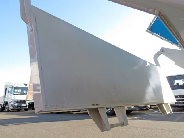 いすゞ ギガ 2RG-CXZ77DTの写真11