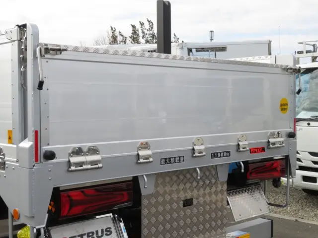 リアあおり丁番及びロックハンドルはステンレス製です。|三菱 スーパーグレート 2PG-FV80VZ(6x4)の写真18