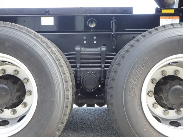 タイヤ間の状態です。|いすゞ ギガ 2RG-CXZ77DTの写真5