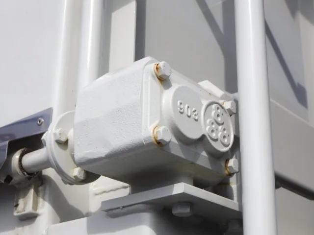 モーター周りに置きサビがあります。|いすゞ ギガ 2RG-CXZ77DTの写真13