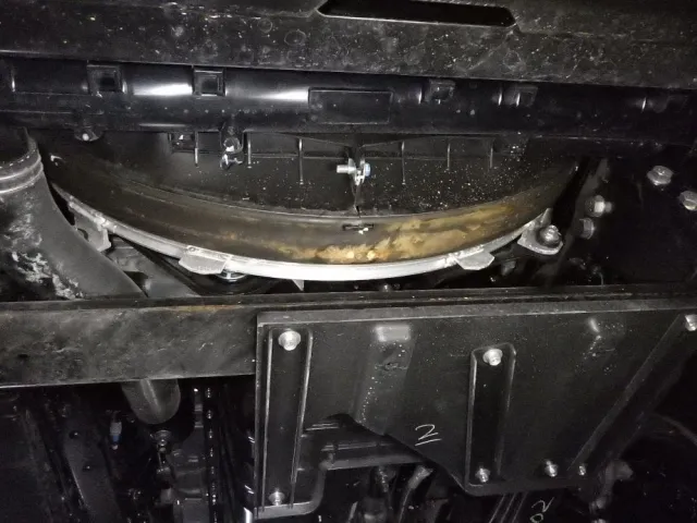 ボディー下周りに置きサビがあります。|いすゞ ギガ 2RG-CXZ77DTの写真16