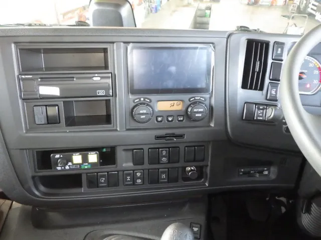 パネル周りの状態です。|いすゞ ギガ 2RG-CXZ77DTの写真19
