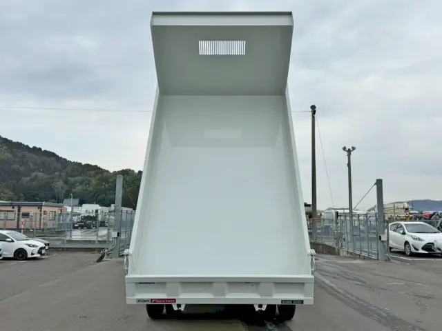床は鉄板です。|三菱 ファイター 2KG-FK62F(2WD)の写真15