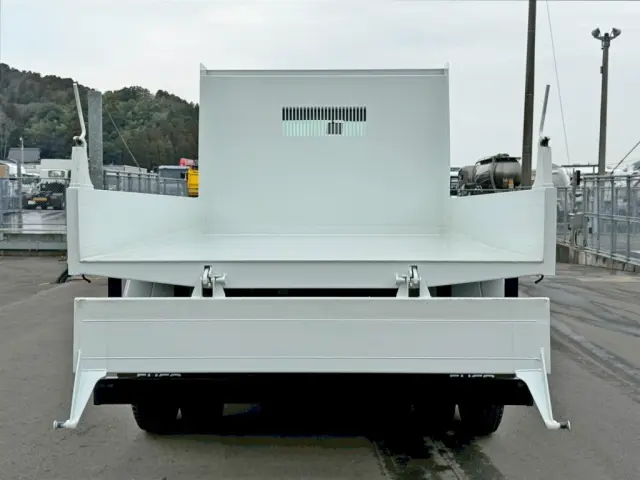 リヤゲートは上開きも出来ます。|三菱 ファイター 2KG-FK62F(2WD)の写真27