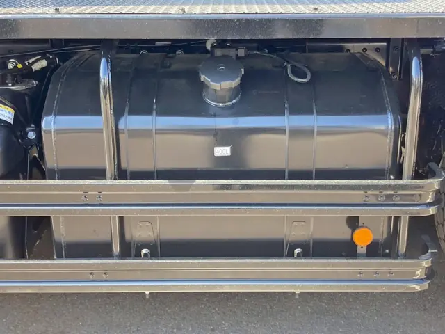 燃料タンクは400Lです。|三菱 スーパーグレート 2KG-FV80VJR(6x4)の写真31
