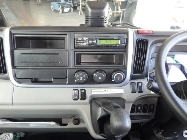 パネル周りの状態です。|三菱 キャンター 2PG-FEB80(2WD)の写真18