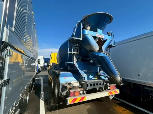 いすゞ ギガ 2KG-CXZ60CTの写真3