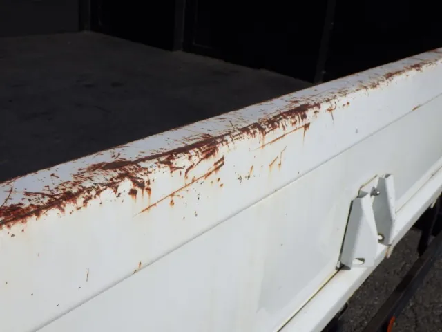 左右のアオリにキズ・サビがあります。|三菱 キャンター TKG-FEB80(2WD)の写真26