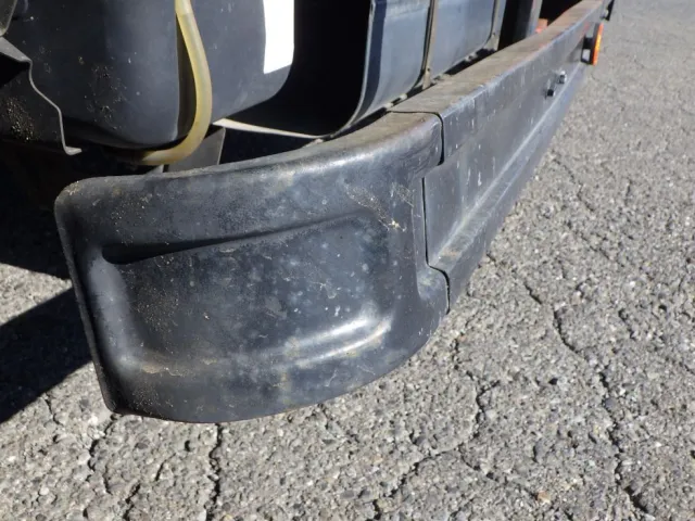 左右のサイドバンパーにサビ・曲がりがあります。|三菱 キャンター TKG-FEB80(2WD)の写真30